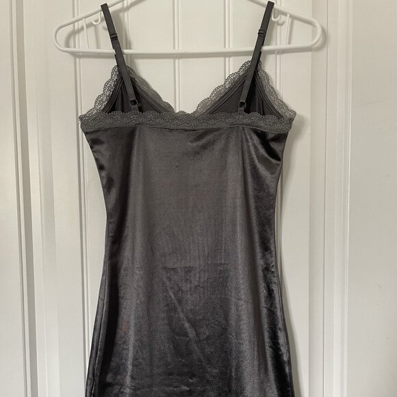 Divided lace strap dress - Picture 3 of 5